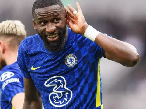 Antonio Rudiger khiến Chelsea đứng ngồi không yên
