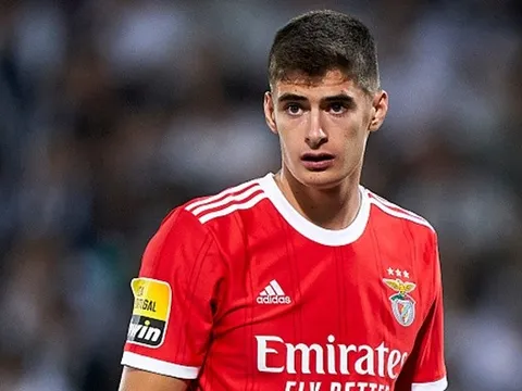 Manchester United liên hệ với trung vệ 100 triệu euro