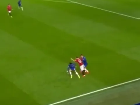 Antony gây sốt, 'bỏ túi' sao Chelsea bằng một cú rê