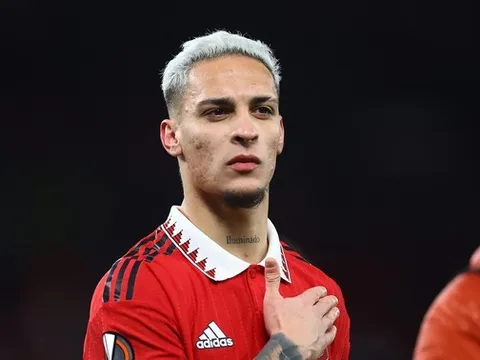 1 phụ nữ rút đơn kiện Antony