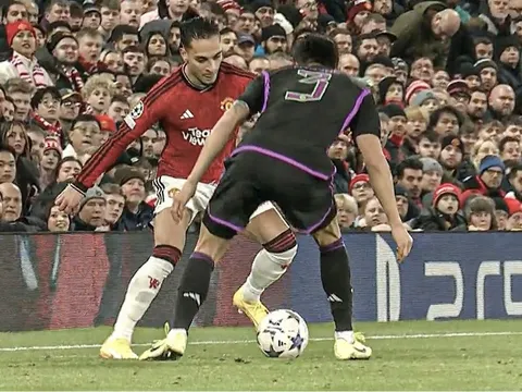 Antony khiến Kim Min-jae bẽ mặt