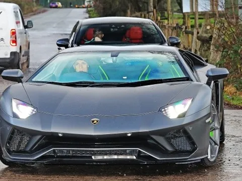 Antony lần đầu xuất hiện sau thông tin tai nạn; Tân binh M.U lộ diện