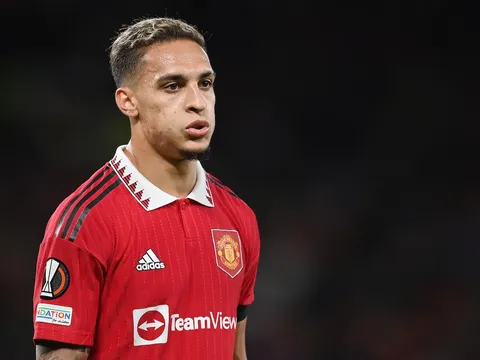 "Antony không chuyền bóng cho Martial, thực sự là một tội ác"