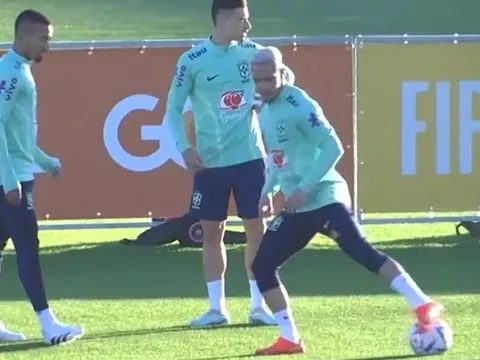 Antony thể hiện trình độ bậc thầy, tuyển Brazil phục sát đất