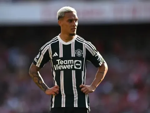 Antony tránh khỏi lối mòn của Greenwood