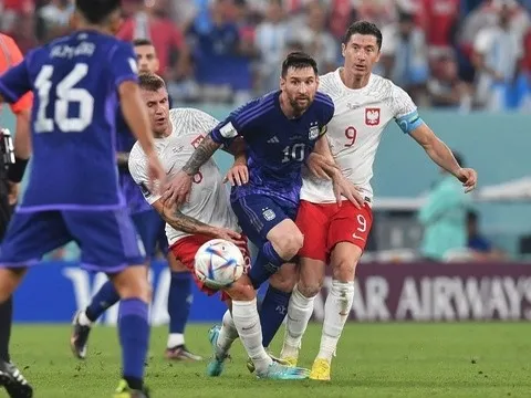 Argentina chơi bóng theo cách ít đội dám áp dụng