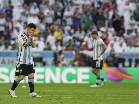 Argentina: Đống lộn xộn quanh Messi