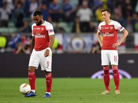 Arsenal cần tránh mắc phải sai lầm Ozil