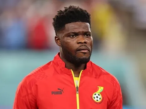 Arsenal choáng váng vì Partey