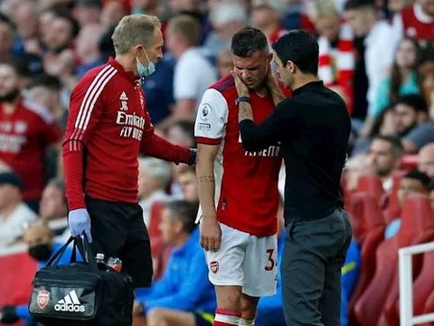 Arsenal có thể chơi với hai số 8 trong thời gian tới, sau khi nhận tin sét đánh