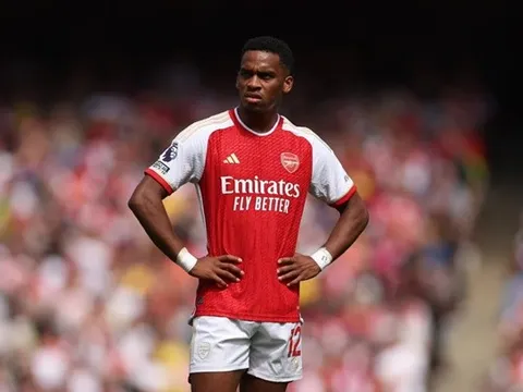 Arsenal đón cú hích, Timber tái xuất sớm hơn dự kiến