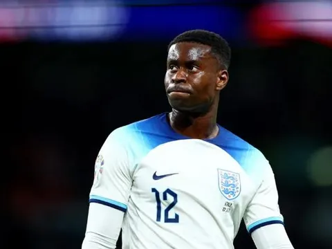 Arsenal gia nhập cuộc đua giành trung vệ 60 triệu bảng