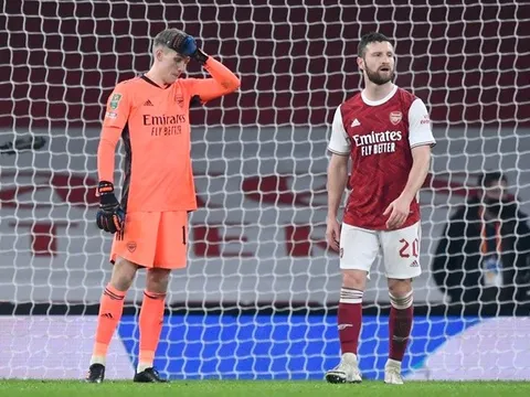 Mắc sai lầm tai hại, 'tội đồ' Arsenal hành động gây sốc sau trận
