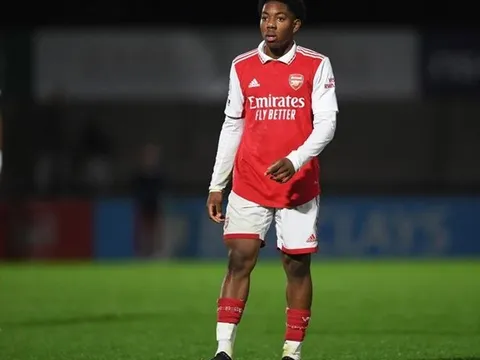 Arsenal gọi tài năng 16 tuổi đi du đấu