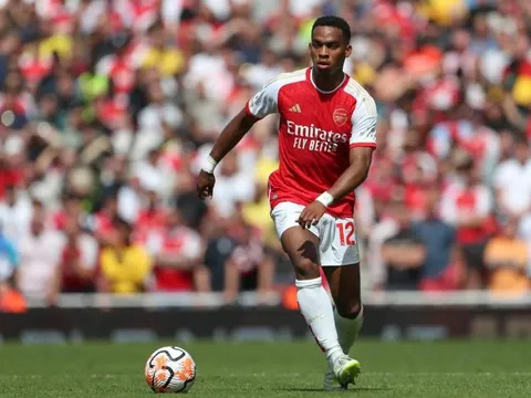 Arsenal không mua hậu vệ vì thương vụ 38 triệu bảng