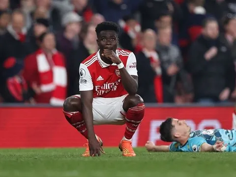 Arsenal lại hòa: Chú voi trên cành cây cao