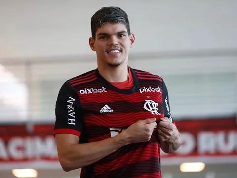 Arsenal lên kế hoạch chiêu mộ hậu vệ Brazil