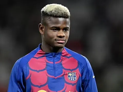 Arsenal, M.U tranh mua; Barca hét giá 25 triệu bảng cho thần đồng