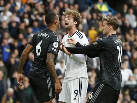 Arsenal chính thức nhận kết cục giống Man Utd