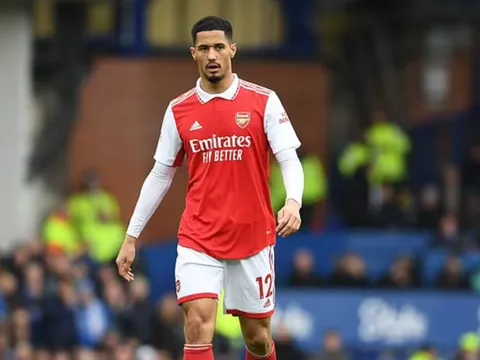 Arsenal sốc bởi đòi hỏi của William Saliba