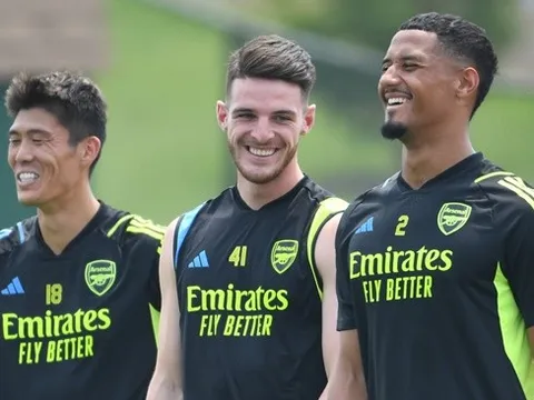Arsenal tập tại Mỹ: Rice tươi rói; Saliba xuất sắc vượt thử thách