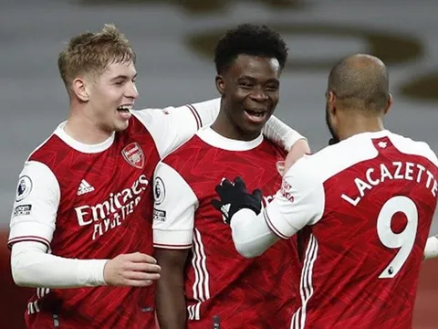 Arsenal thắng Chelsea, Neville chỉ ra cầu thủ xuất sắc nhất