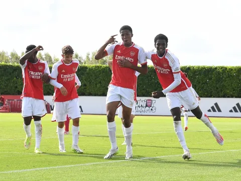 CHOÁNG! Tiền đạo 15 tuổi ghi 10 bàn, đội trẻ Arsenal hủy diệt Liverpool 14-3