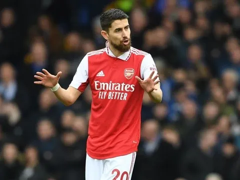 Vừa đến Arsenal, Jorginho đã nhận 2 sự chế giễu