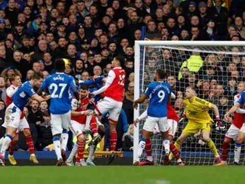 Arsenal thủng lưới ngay sau khi Jorginho vào sân