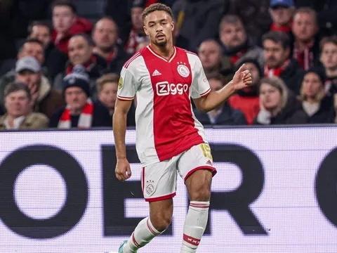 Arsenal tranh mua hậu vệ Ajax với Man United, Liverpool