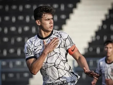 Arsenal tranh mua ngọc quý Brazil với Chelsea