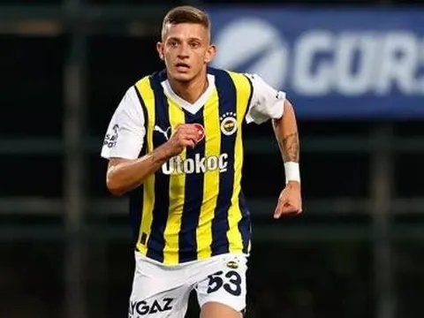 Arsenal tranh mua nhạc trưởng Ba Lan với Tottenham