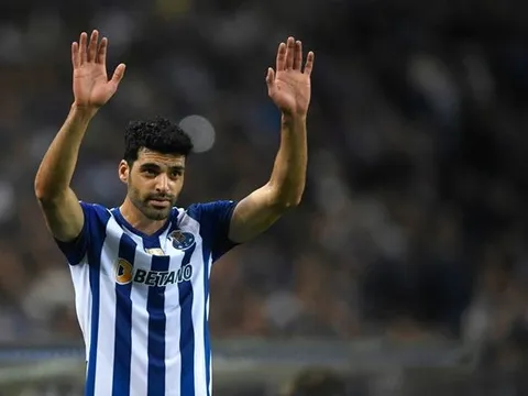 Arsenal tranh mua tiền đạo mục tiêu của Man United