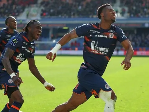 Arsenal tranh mua tiền đạo với PSG