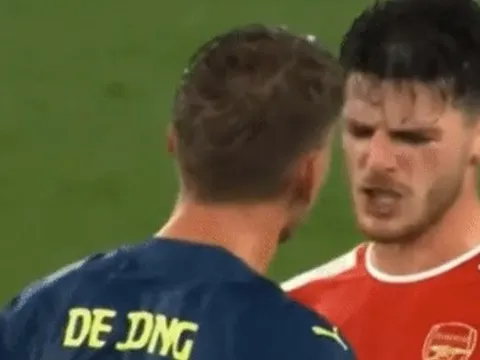 Arsenal trở lại Champions League: Rice hổ báo, White và Saliba gây choáng