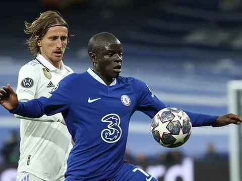 Arsenal tung đòn khiến Chelsea choáng váng