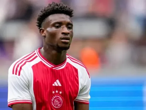 Arsenal và Chelsea nhận lời cảnh báo từ vụ Kudus