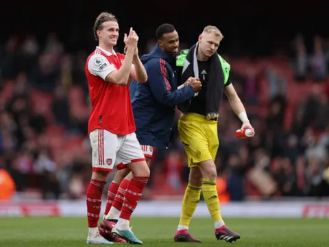 Arsenal và may mắn của nhà vô địch