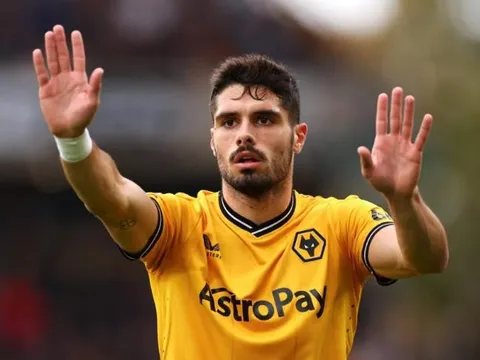 "Arsenal vẫn rất quan tâm đến Neto"