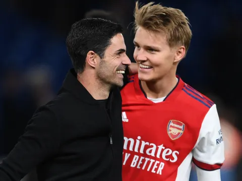 Lãnh đạo đảng Anh nêu 2 điểm phi thường của Arsenal