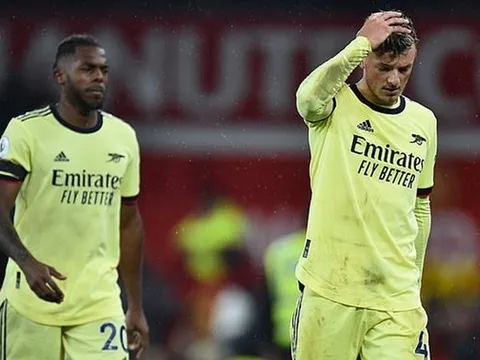 Arteta: "Arsenal đã tự ném trận Man United đi"