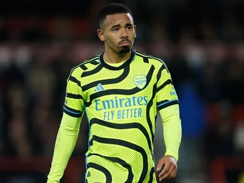 Arteta báo tin xấu về Jesus