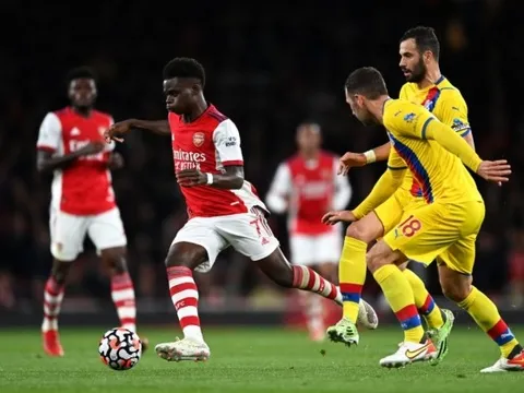 Arteta chỉ trích James McArthur sau pha vào bóng ác ý với Saka