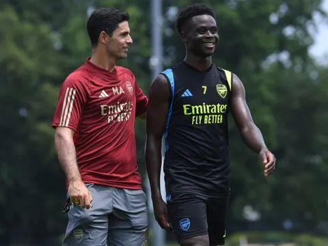Arteta: "Không có giới hạn nào với Saka"