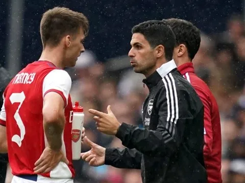 Arteta nên ‘cởi trói’ cho cỗ máy leo biên