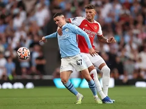 Arteta ngỡ ngàng vì Ben White