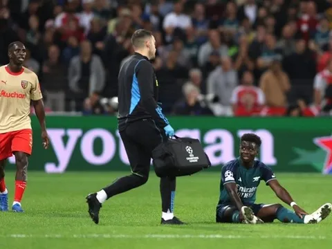 Arteta đón nhận cơn thịnh nộ vì lạm dụng Saka