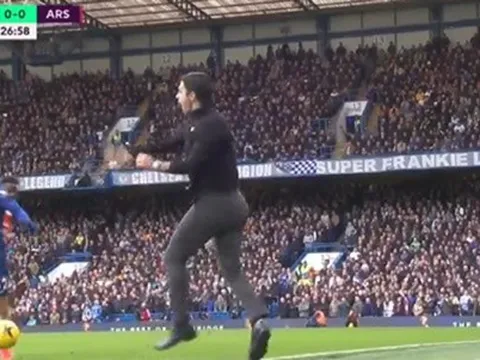 Arteta nổi điên với Aubameyang