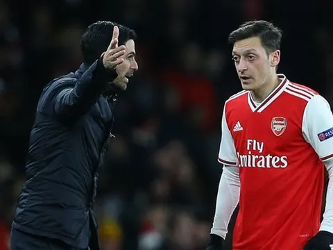 "Mikel Arteta đến và yêu cầu Ozil làm việc nhiều hơn"