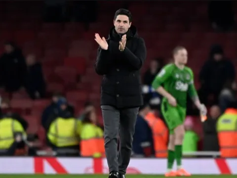 Arteta quyết không... thay áo quần để giúp Arsenal chiến thắng